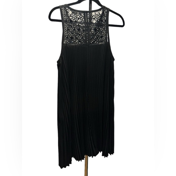 Trina Turk beautiful black pleated mini dress size 10 - Picture 4 of 10